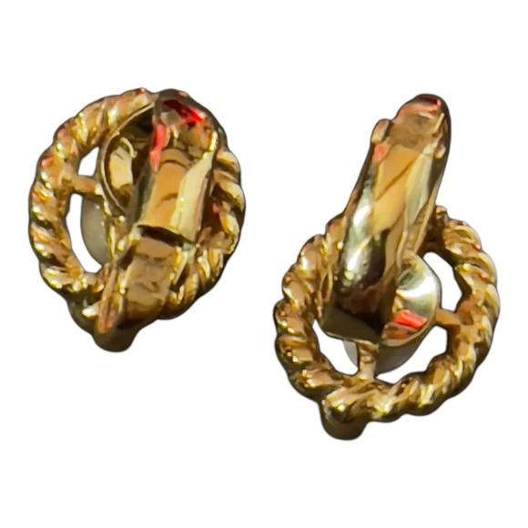 Vintage white opal earrings with rhinestone accents. Clip on dainty - Picture 8 of 8